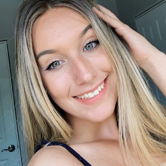 Meet your Posher, Taylor - Picture 1 of 1